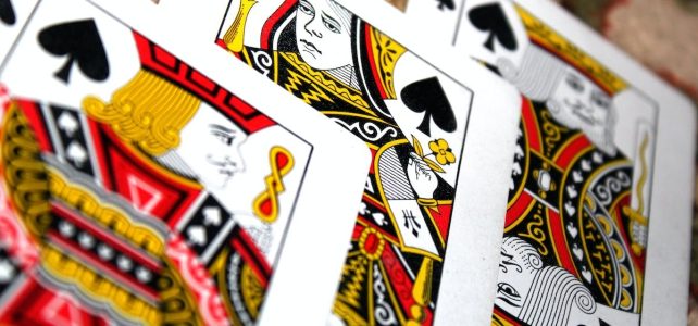 Stratégies et probabilités dans les jeux de cartes populaires